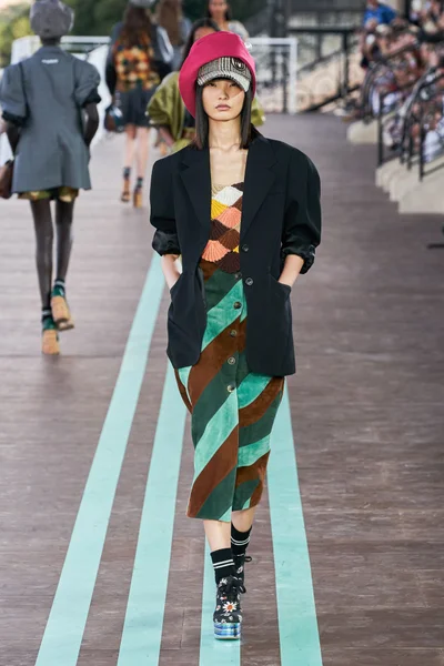 Look 30